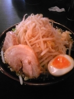 「荒井らーめん（ニンニク・ヤサイ中盛り） ￥860円」@麺屋 荒井の写真