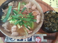 「ホルモンラーメン（味噌・麺カタ）+小高菜ライス」@串焼き BAR 豚兵衛の写真