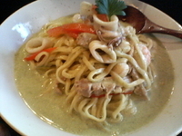 「グリーンカレー麺+サービス自家製の小鉢（お新香）・ごはん」@KACHETEの写真