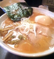 「ラー麺+大盛+味玉+サービス小ライス」@極濃麺家初代 一本氣の写真