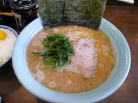 「ラーメン中盛り750円+ライス100円」@寿々㐂家の写真