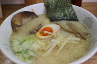 「とんこつ塩（400円）」@とんこつらーめん ぼすの写真