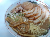 「ラーメン 720円+味玉 100円=820円（肉増しファイブ）」@肉屋の写真