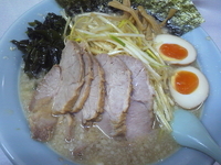 「ネギチャーシューメン（900円）+味玉（100円）」@ラーメンショップ 東大宮店の写真