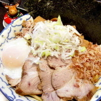 「全部乗せ油そば 1,050円（温玉切り換え） + 小盛 -50円」@兎に角 松戸店の写真