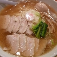 「中華そば （肉半増し+味玉トッピング）」@銀座 朧月の写真