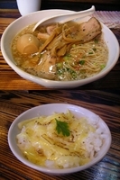 「『特製しろいぶし+炙りチーズごはん（￥880+150）』」@ら～めん煙の写真