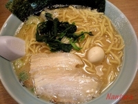 「醤油ラーメン(大盛) 麺カタメ」@横浜ラーメン 壱六家 桶川坂田店の写真