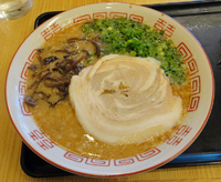 「ラーメン（麺硬め）690円」@豚骨らーめん・つけ麺 わっぜの写真
