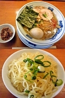 「特製らぅめん+替え玉+ライス」@らぅめん とみいの写真