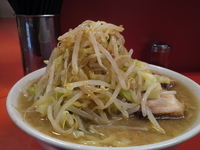 「小ラーメン 650円（ヤサイ・ニンニク・カラメ）」@ラーメン二郎 神田神保町店の写真