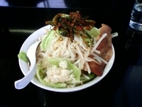 「鶏朗（中盛）+ニンニク+ヤサイ+激辛壷韮」@潮中華 KAZEの写真