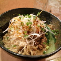 「伝統汁無し坦々麺 780円（芝麻醤マシマシ・辛さ“1”）+ 生ビ」@らぁめん居酒屋 北斗辛軒の写真