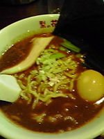 「たまり醤油の煮干し豚骨ラーメン+味玉」@梨の花の写真