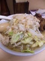 「ラーメン（ニンニク、アブラ）【700円】、味玉【80円】」@自家製ラーメン 大者の写真