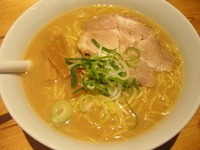 「トンコツ・しょうゆ(大盛り)」@ラーメン うえだの写真