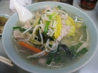 「肉糸湯麺（タンメン/太麺）[683円]+半ライス[?円]」@民族の味 赤坂 珉珉の写真