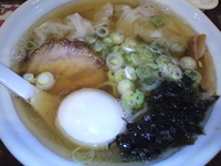 「焼干シオラーメン+肉入りワンタン+味玉」@燃えよ!ヒバゴンの写真