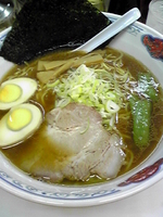 「ラーメン（中盛・味玉）+半ライス」@街道や 藤沢店の写真