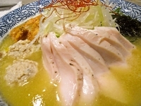 「純鶏白湯（中盛）+鶏チャーシュー」@麺屋 一燈の写真