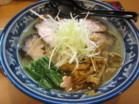 「チャーシュー塩らぁ麺（中盛）」@らぁ麺つけ麺 粋やの写真