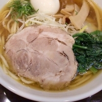 「らーめん + だし味玉子」@らーめん紬麦の写真