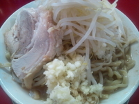 「ラーメン+やさい+にんにく」@ジャンクガレッジ 東大宮店の写真