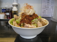 「汁無し斬（野菜、脂、ニンニク普通）+味玉:700円+100円」@三代目 豚の親方! 総本店の写真