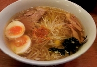 「塩玉らーめん」@塩専門 ひるがお 東京駅店の写真