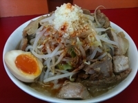 「らーめん（中）700円+ 豚円250 +特製ラー油 100円（ヤ」@モッコリ豚の写真