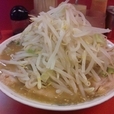 豚入り味噌らーめん（900円） 太麺+野菜増し