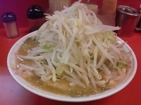 「豚入り味噌らーめん（900円） 太麺+野菜増し」@ラーメン 麺徳 東陽町店の写真