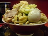 「ラーメン 700円・麺山盛り・7連麺・にんにく」@麺でる 田園調布本店の写真