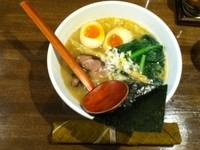 「塩白湯麺【750円】 味玉半分【50円】」@麺屋 なごみの写真