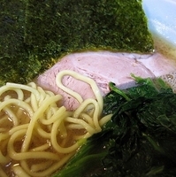 「ラーメン（並）麺硬め 600円」@らーめん武蔵家 千葉本店の写真