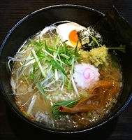 「らーめん・塩（680円）白髪ねぎ・わさびおろしマシマシ」@おはな商店 関内店の写真