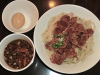 「肉盛りつけ麺辛味200g 830円」@魁 肉盛りつけ麺 六代目けいすけの写真