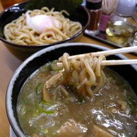 「角切り肉つけ麺 1,050円（あつもり）」@MENYA 食い味の道有楽の写真