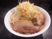 「汁なし中盛り（ヤサイ多め、ニンニク多め）￥680+炙りチャーシュ」@らーめん破顔おおびるの写真