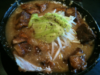 「とことんこつ（漬けトロチャーシュー、中太縮れ麺）900円」@麺屋 風火 草津元店の写真