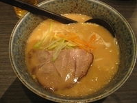 「合わせ味噌ハーフラーメン450円」@北海道らーめん奥原流 久楽 EQUiA北千住店の写真