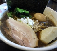 「たまり醤油の煮干し豚骨、味玉」@梨の花の写真
