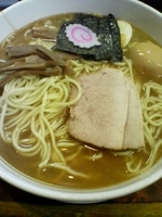 「中華そば（中盛り）+味玉」@東池袋大勝軒 神奈川新町店の写真