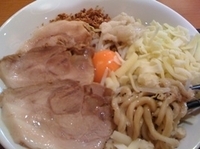 「まぜそば（全マシ,チーズW）750円+豚マシ 200円」@ジャンクガレッジ イオンレイクタウンmori店の写真