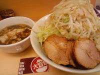 「豚骨魚介つけ麺 730円（野菜ちょっと多め、ニンニクアブラ）」@自家製ラーメン 大者の写真