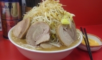 「ラーメン「大」 + 中ブタ + 生卵 【ヤサイマシニンニクカラメ」@ラーメン豚塾の写真