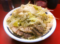 「小ラーメン豚入り ヤサイアブラ」@ラーメン二郎 目黒店の写真