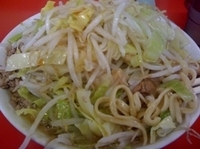 「小ラーメン（ヤサイ,ニンニク,アブラ）650円+崩し豚 50円」@ラーメン二郎 茨城守谷店の写真