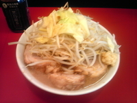 「豚ラーメン（野菜・にんにく少し）850円」@用心棒 本号の写真