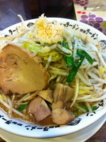 「野郎ラーメン、焼き野菜増し、ニンニク」@野郎ラーメン 神田本店の写真